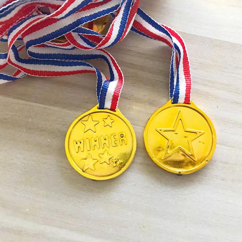 50pcs Children Gold Plastic Winner Medal Sports Day Award Toy for Party Decor