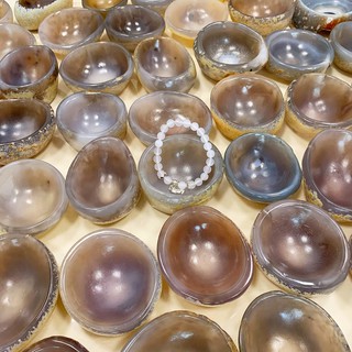 Natural crystal stone Agate bowl Degaussing bowl Degaussing Agate bowl decorations Bowl Lucky bowl random delivery