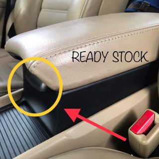 Honda Civic FD Armrest Lock Clip (1)