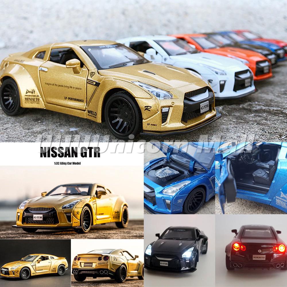 1/32 Nissan GTR Diecast Alloy Pull Back Car Toy Gift / Collection / Children