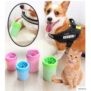 Pet foot washing cup, paw cleaning cup.