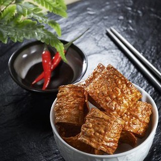 [Mdm Ling Bakery] Cuttlefish Roll Spicy 110g (香辣鱿鱼卷) [CNY Snacks]