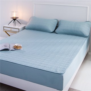 【Waterproof & Silky 】 Cool Feeling Fitted Bedsheet Soft and Thicked Waterproof Mattress Protector Smooth Washed Silk Fabric Folding Mattress Protector Washable Fitted Sheet
